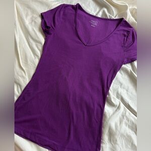 Rue21 Purple Ribbed V-Neck size M.